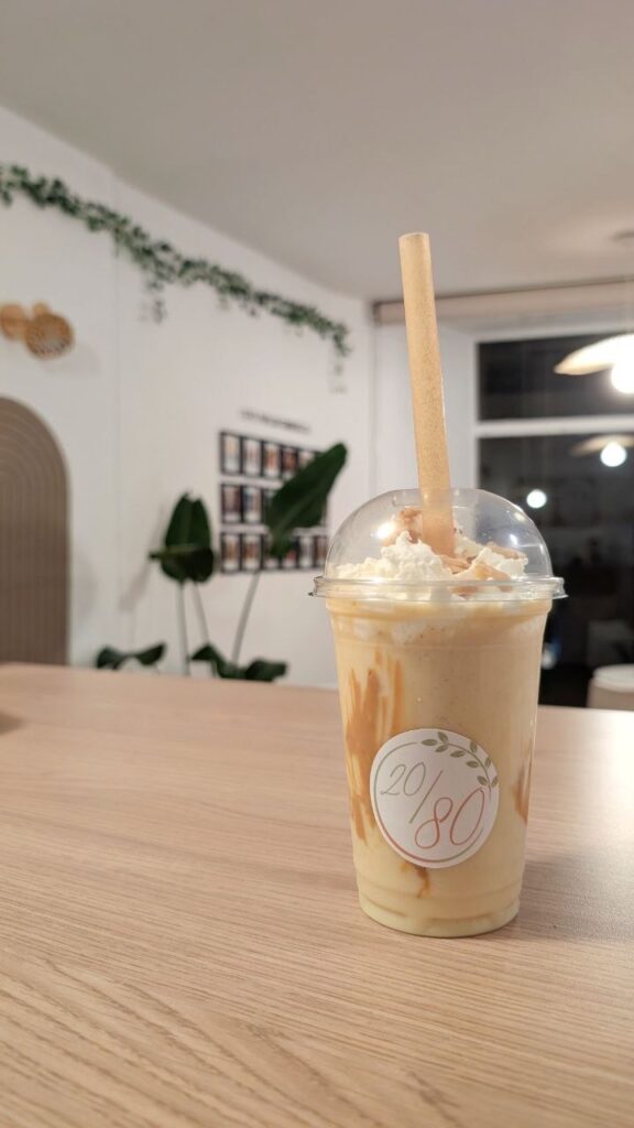 Matcha latte glacé et boissons healthy au 20/80 à Toulouse